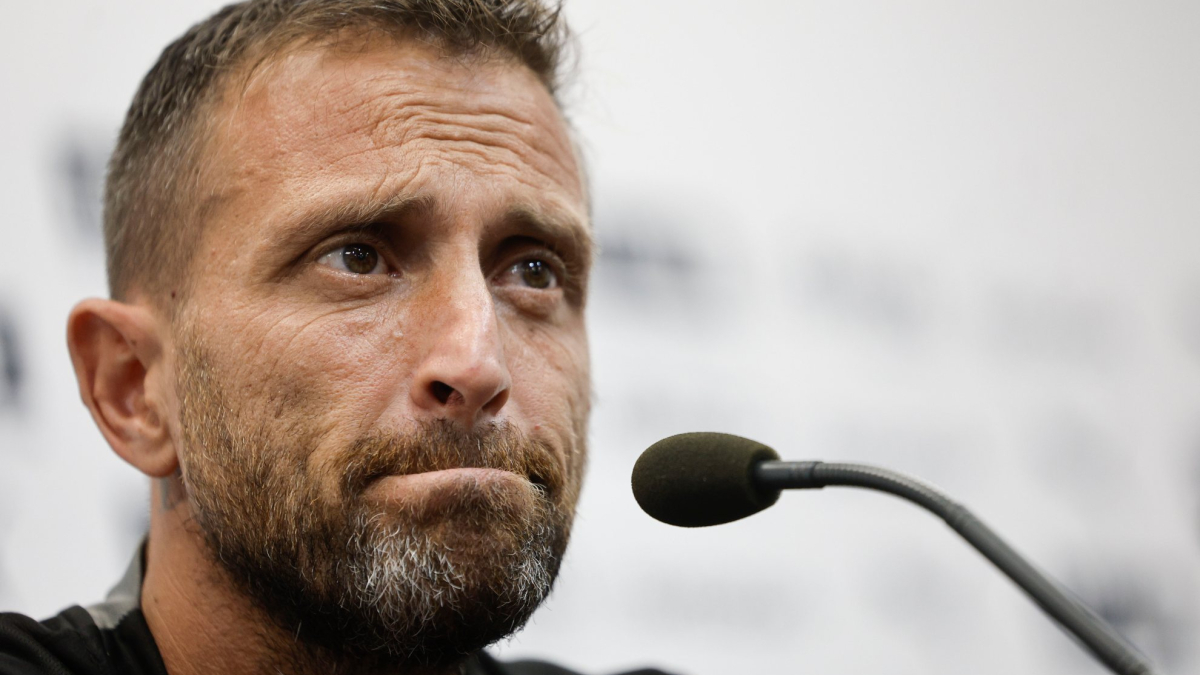 Óscar Sánchez, técnico interino del Valencia: "La trayectoria de Javier Aguirre ya dice lo que es; sería osado que hable yo de él"