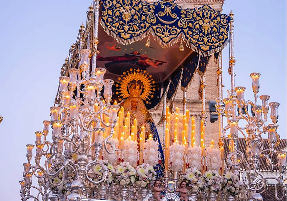 El obispo aprueba la coronación canónica de la Virgen de los Desamparados de Vélez-Málaga
