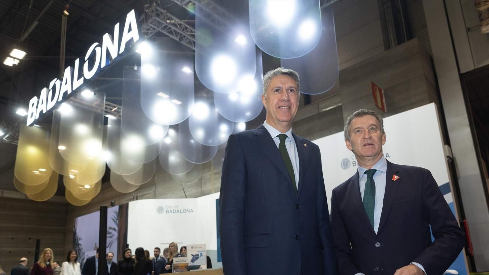 Feijóo elige a Albiol para lanzar la campaña de las municipales, con Badalona como modelo en inmigración y okupaciones