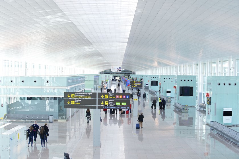 En El Prat no cabe ni un alfiler: las aerolíneas low cost llevan al aeropuerto de Barcelona al límite