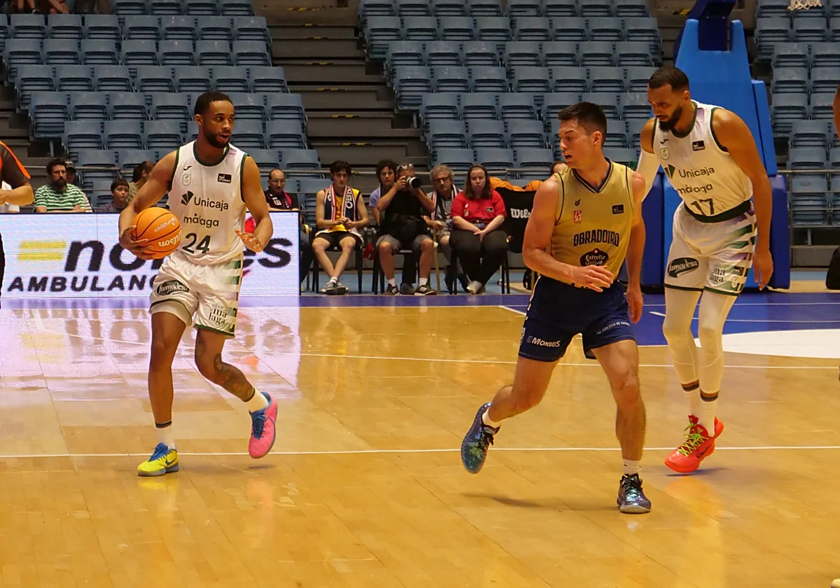 El Unicaja cierra la pretemporada ganando al Obradoiro tras un ensayo exigente