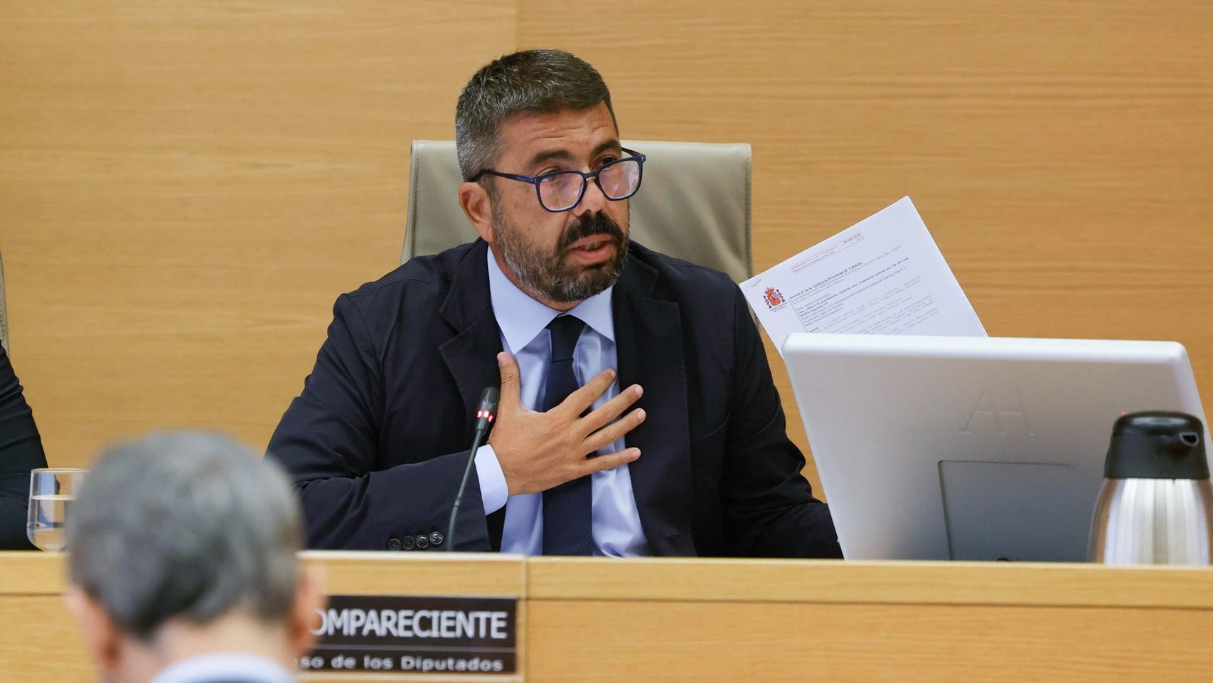 Mazón elude responder en la comisión de la dana: "Es imposible que estuviera ausente y a la vez dando órdenes"