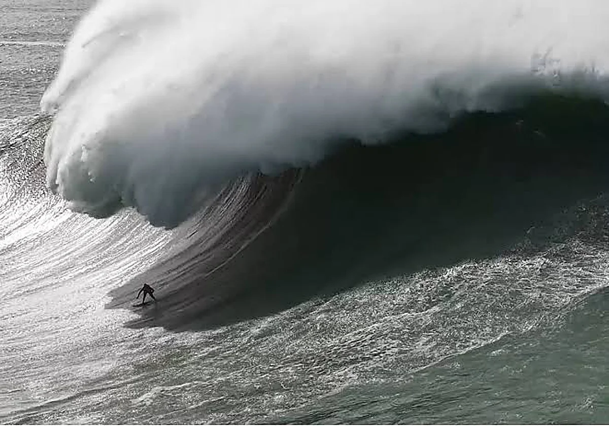 El malagueño Alberto Truncer gana el Big Wave Award 2026 por la ola que surfeó en Nazaré