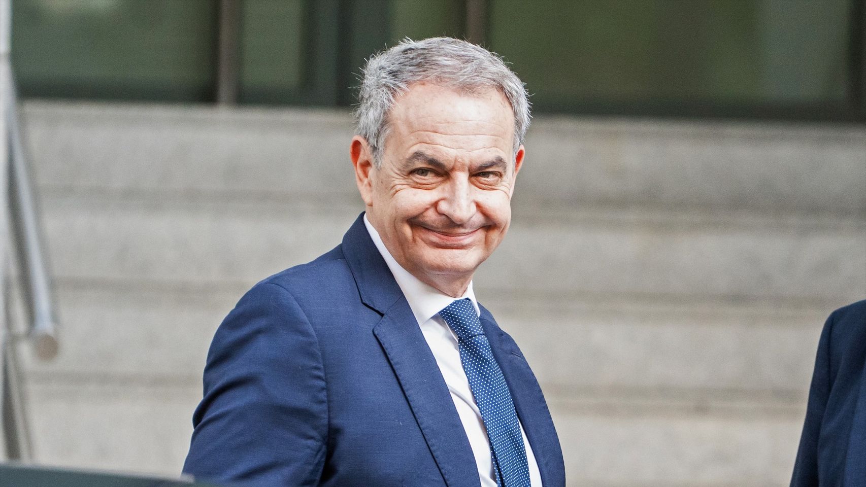 El dilema de Zapatero: aportar nueva información antes del 30 de noviembre o dejar a sus hijas a merced del juez instructor