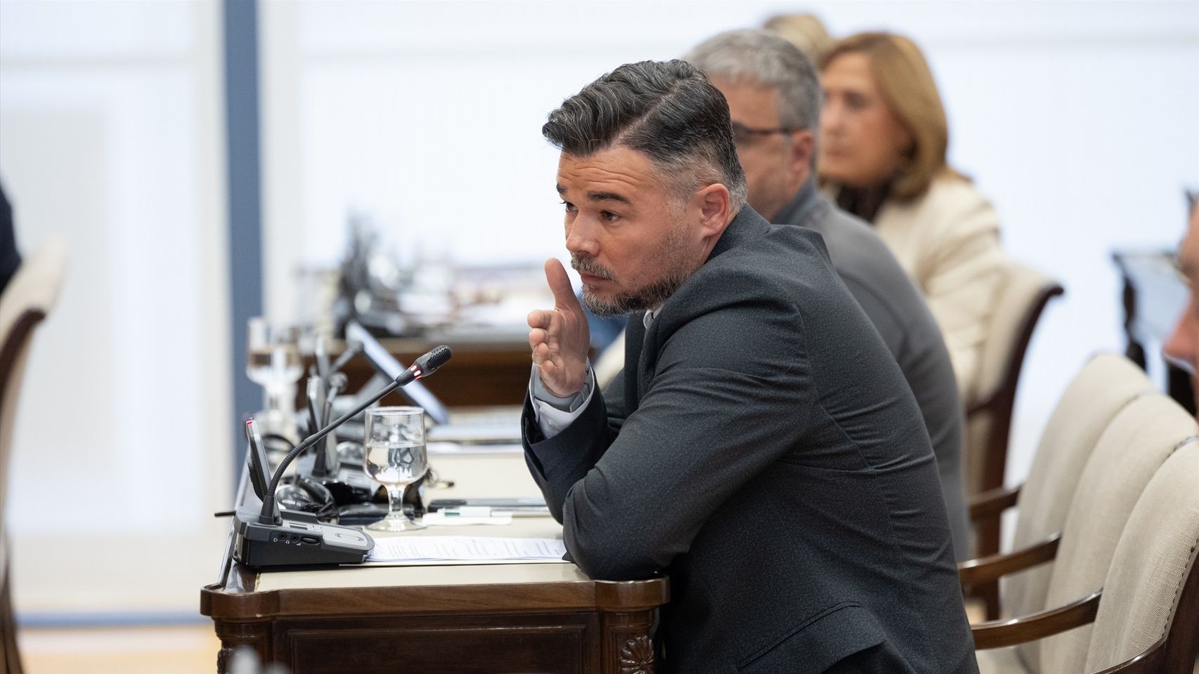 Los insultos de Rufián a Mazón en la comisión de la dana: "Es un negligente, un homicida imprudente y un psicópata"