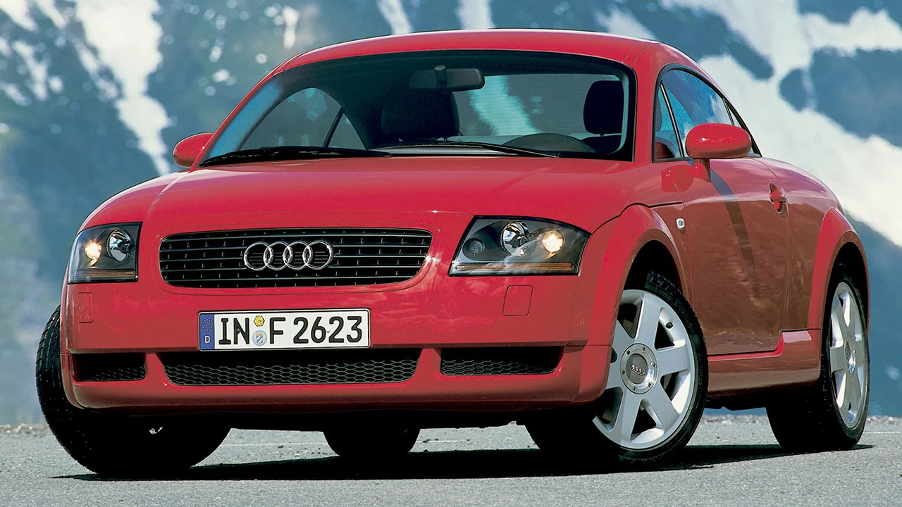 Ni pantallas ni menús interminables: el coche «analógico» gana adeptos en el mercado de ocasión