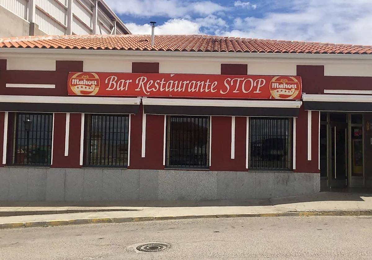 El bar de un pequeño pueblo de Toledo, único punto de cobertura móvil durante casi un mes