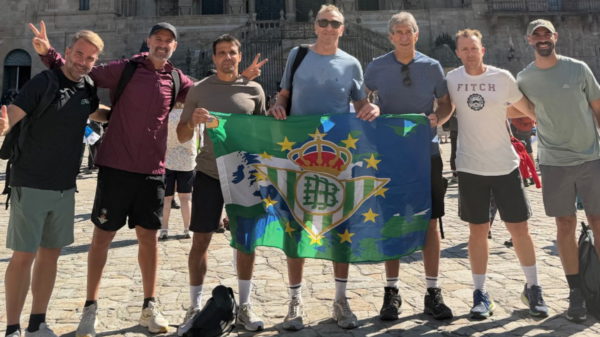 Pellegrini y su cuerpo técnico recorren el Camino de Santiago tras llevar al Betis a la Champions