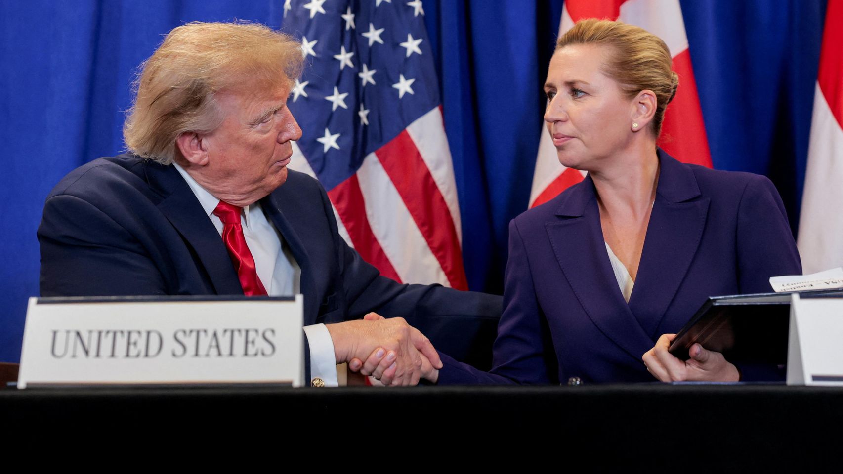 Trump y la UE resucitan su alianza pero Sánchez se queda detrás de su muro