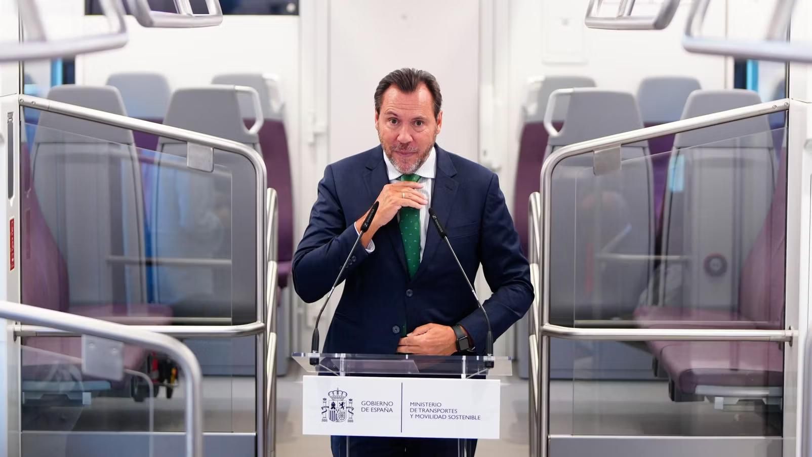 La alta velocidad pierde 3,3 M de viajeros en 6 meses y Puente no logra restaurar la confianza en el tren tras Adamuz