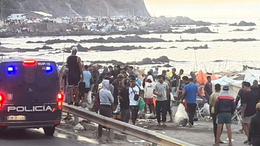 Ceuta decide imponer multas por ruido y venta ambulante en el Trampolín para obligar a Interior a "agilizar los retornos"