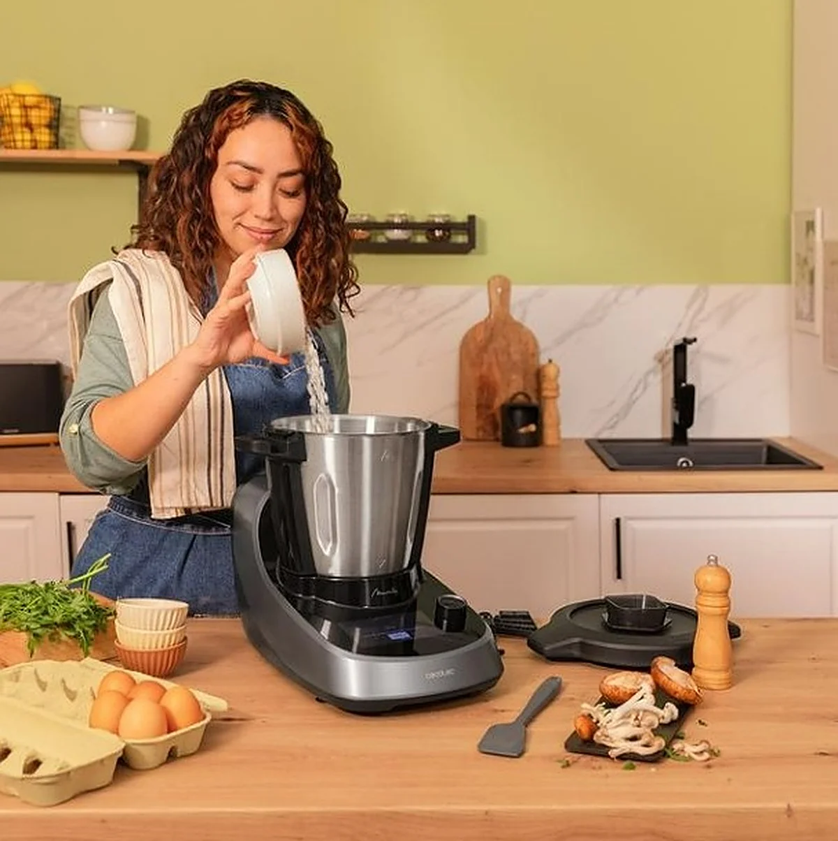 Cocina fácilmente y pesa con precisión con el robot de cocina Cecotec Mambo Touch con báscula integrada
