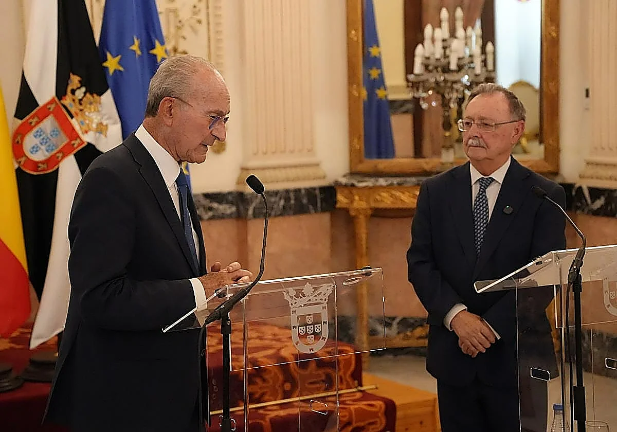De la Torre exige en el pleno «que retorne toda la población que invadió Ceuta»