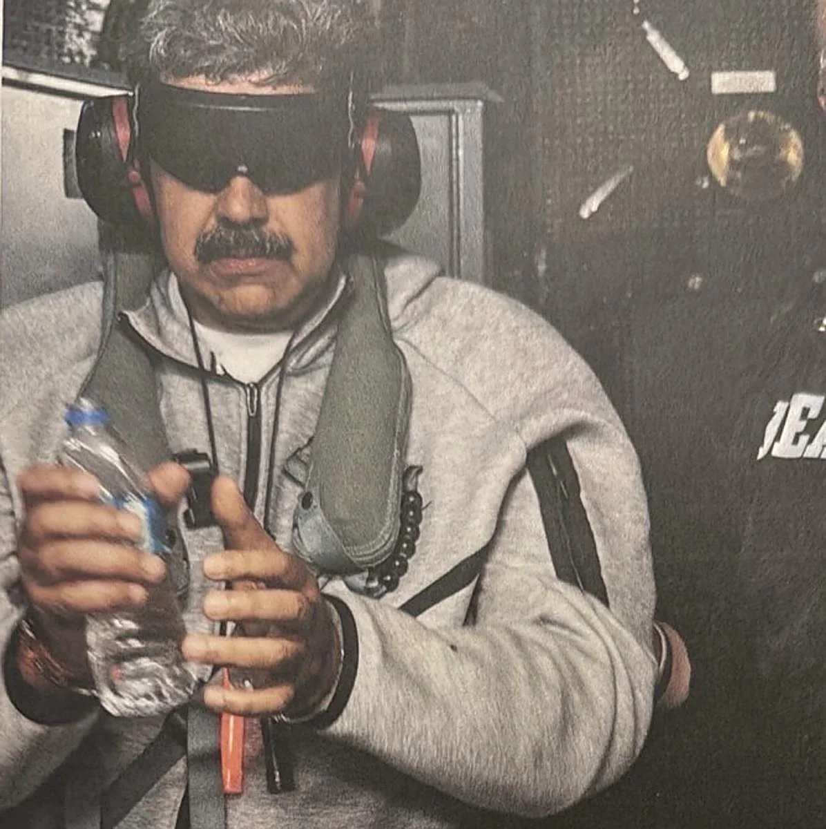 Trump publica la primera imagen de Maduro detenido