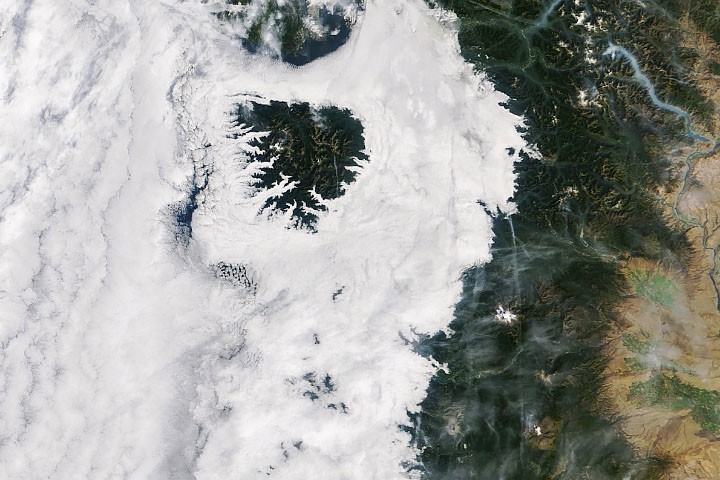 Cloudy Cloak Over the Northwest