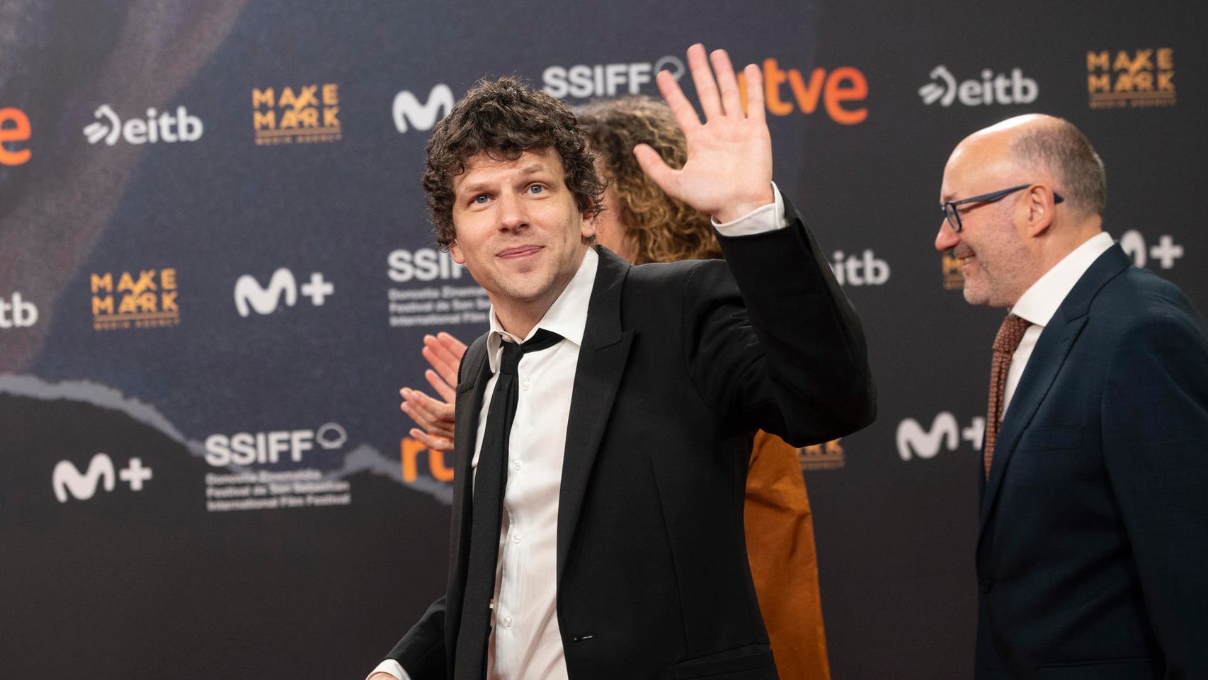 Jesse Eisenberg seduce en San Sebastián con la tierna historia de liberación de una mujer a través del teatro