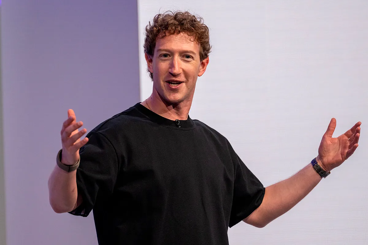 Zuckerberg presenta un dispositivo de IA tipo amuleto que cabe en un llavero