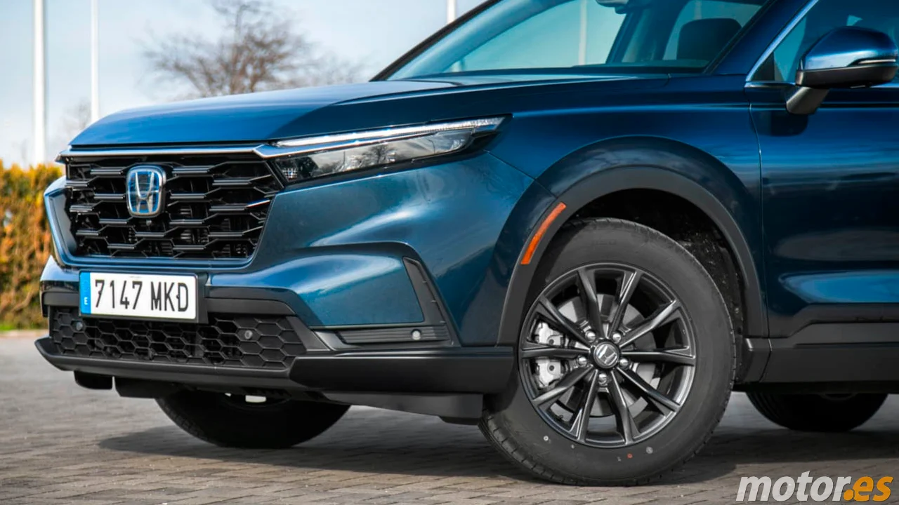 El Honda CR-V cambia por completo en 2027, 90 kg menos, nuevo híbrido y una tecnología de chasis que nadie espera en el segmento