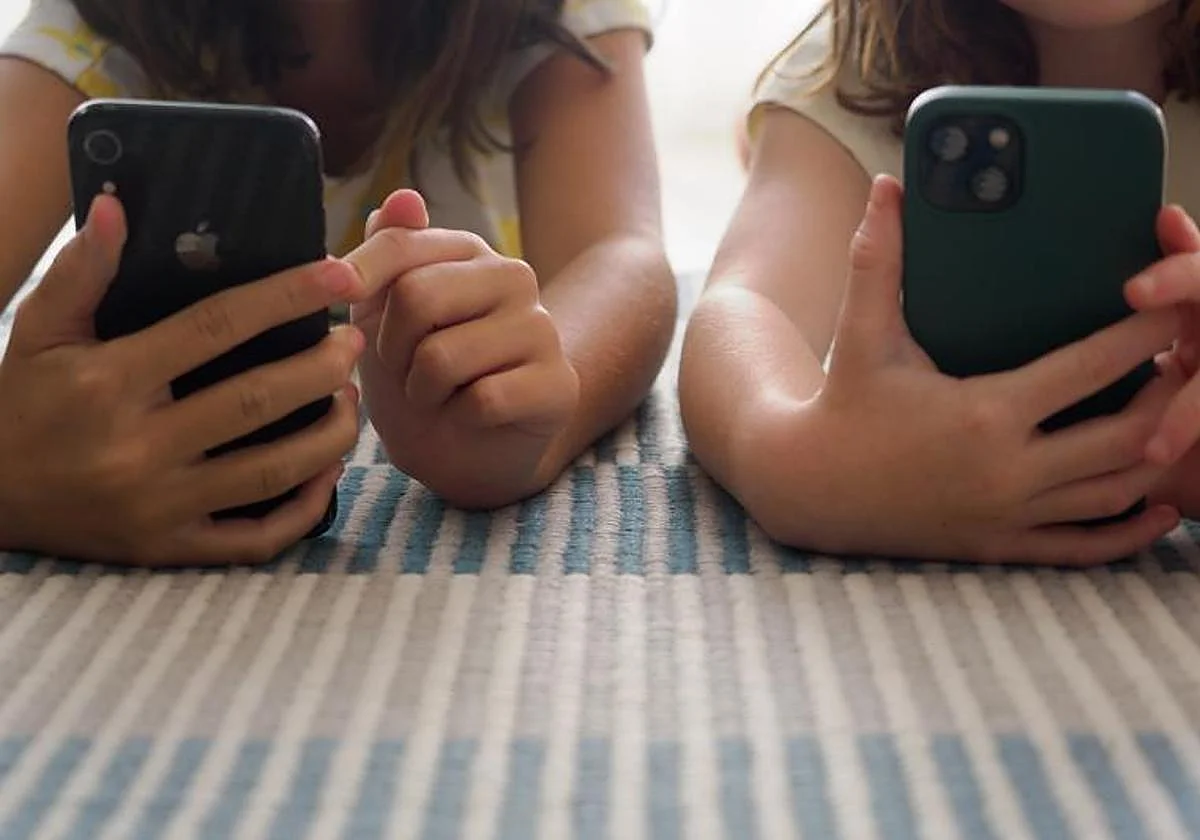 El consumo de ultraprocesados y la exposición a pantallas aumenta la probabilidad de posible TDAH en la infancia
