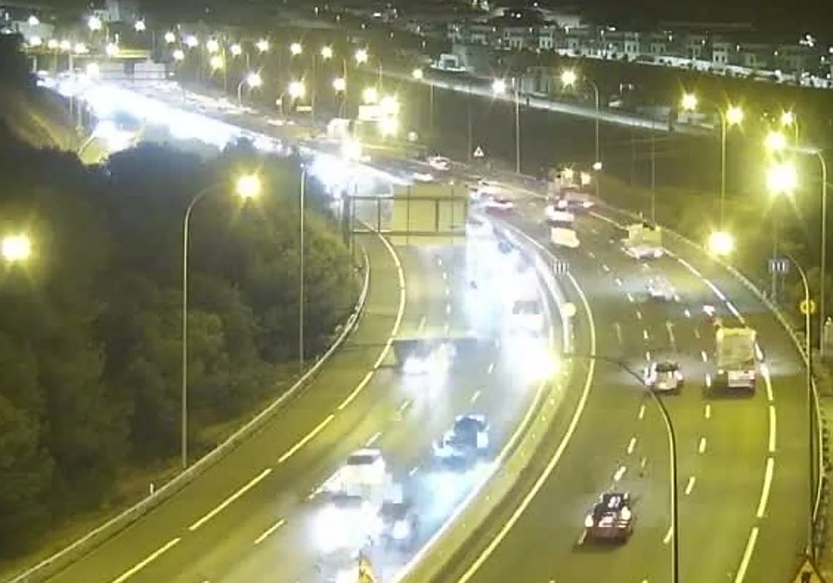 Estado del tráfico en Málaga: accidente en la A-7 a la altura de Plaza Mayor y tráfico lento en Alhaurín de la Torre