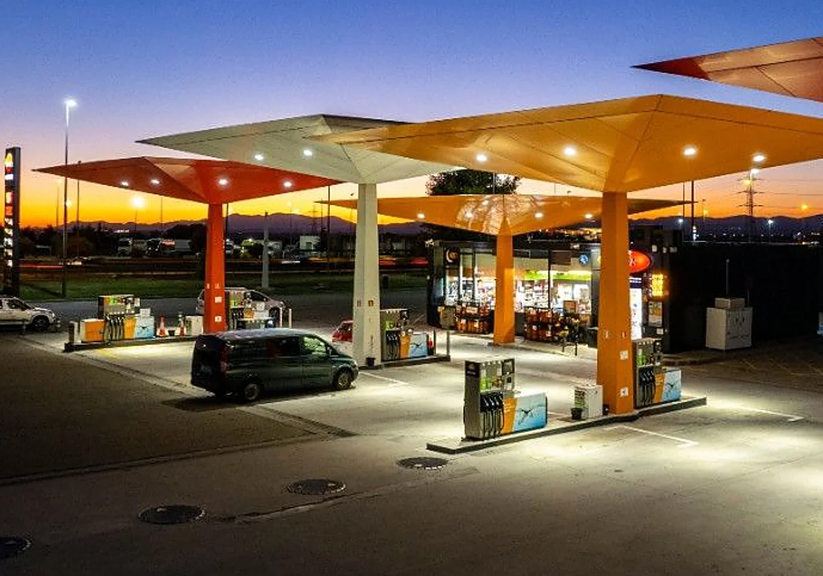 El precio récord del gasóleo acorrala a los conductores europeos