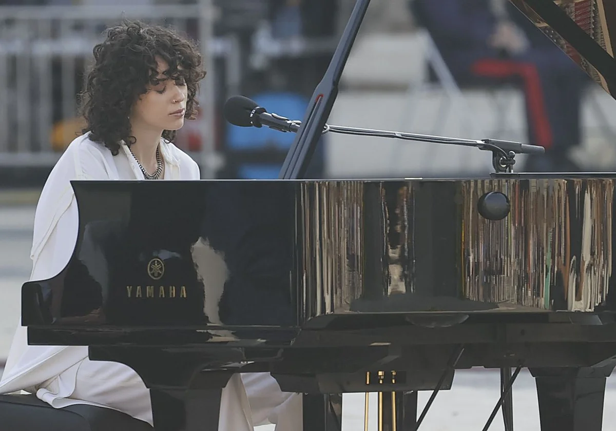 Alice Wonder se desnuda al piano en Suena SUR: entrevista y acústico en Málaga