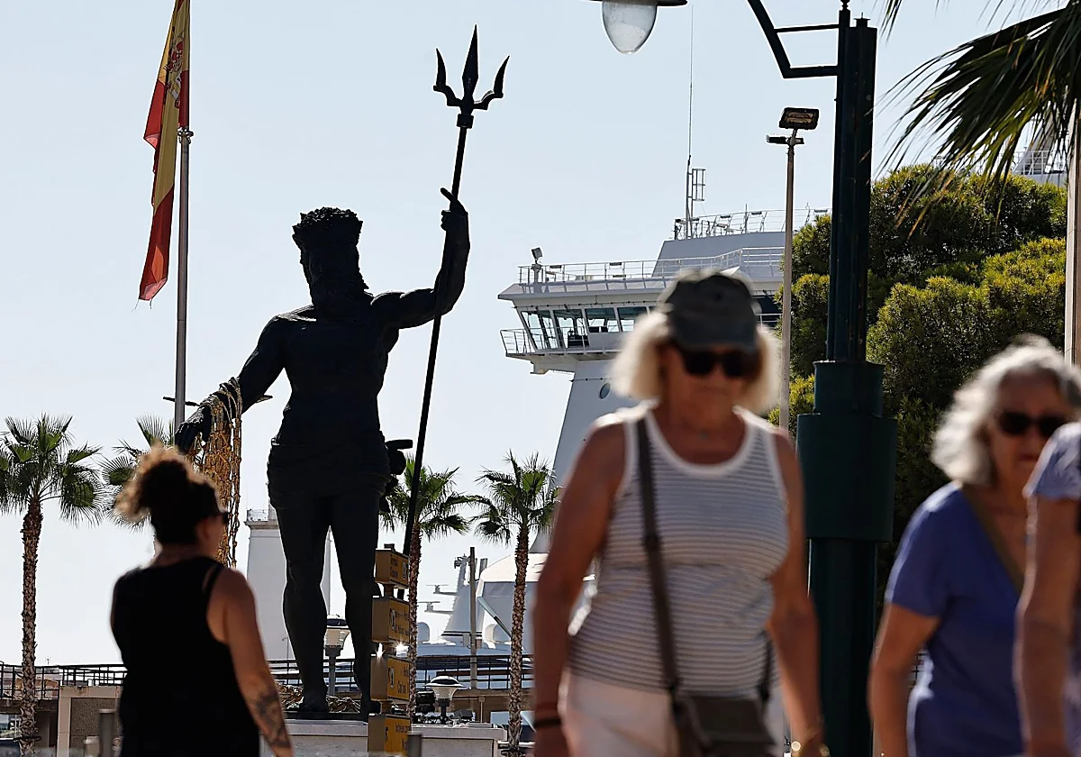 El Gobierno entra en la polémica de las estatuas del Puerto: pide aclarar si su permanencia es legal