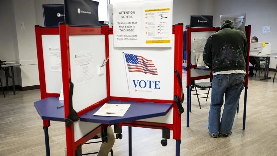 El Supremo autoriza a la Casa Blanca a usar su sistema de verificación masiva de votantes en los comicios de noviembre