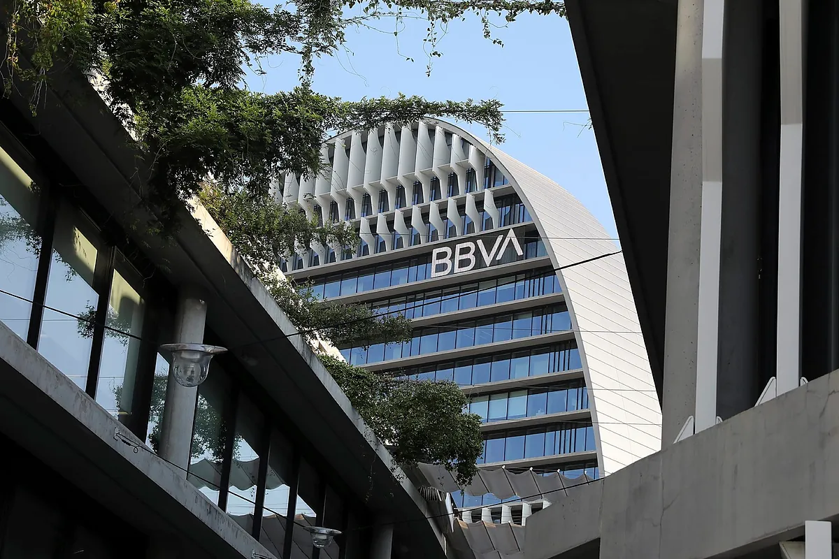 BBVA rompe su techo de financiación y se acerca más que nunca a Santander