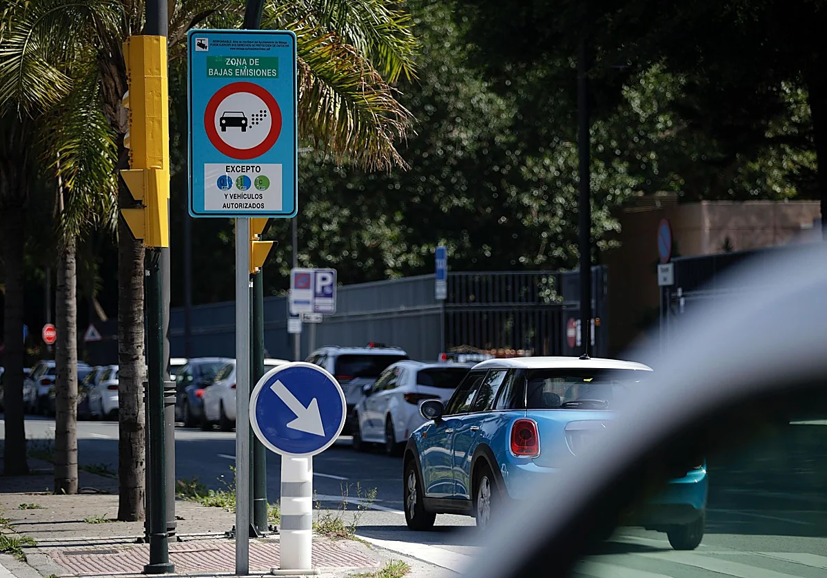 Más de cien mil conductores aún no saben si podrán entrar en Málaga en la zona de Bajas Emisiones en dos meses