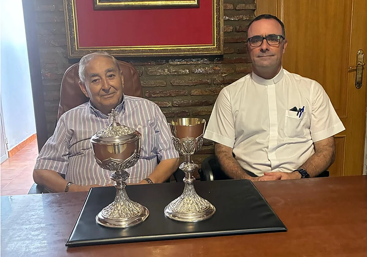La iglesia del Calvario de Marbella recupera un cáliz y un copón de plata robados hace cinco meses