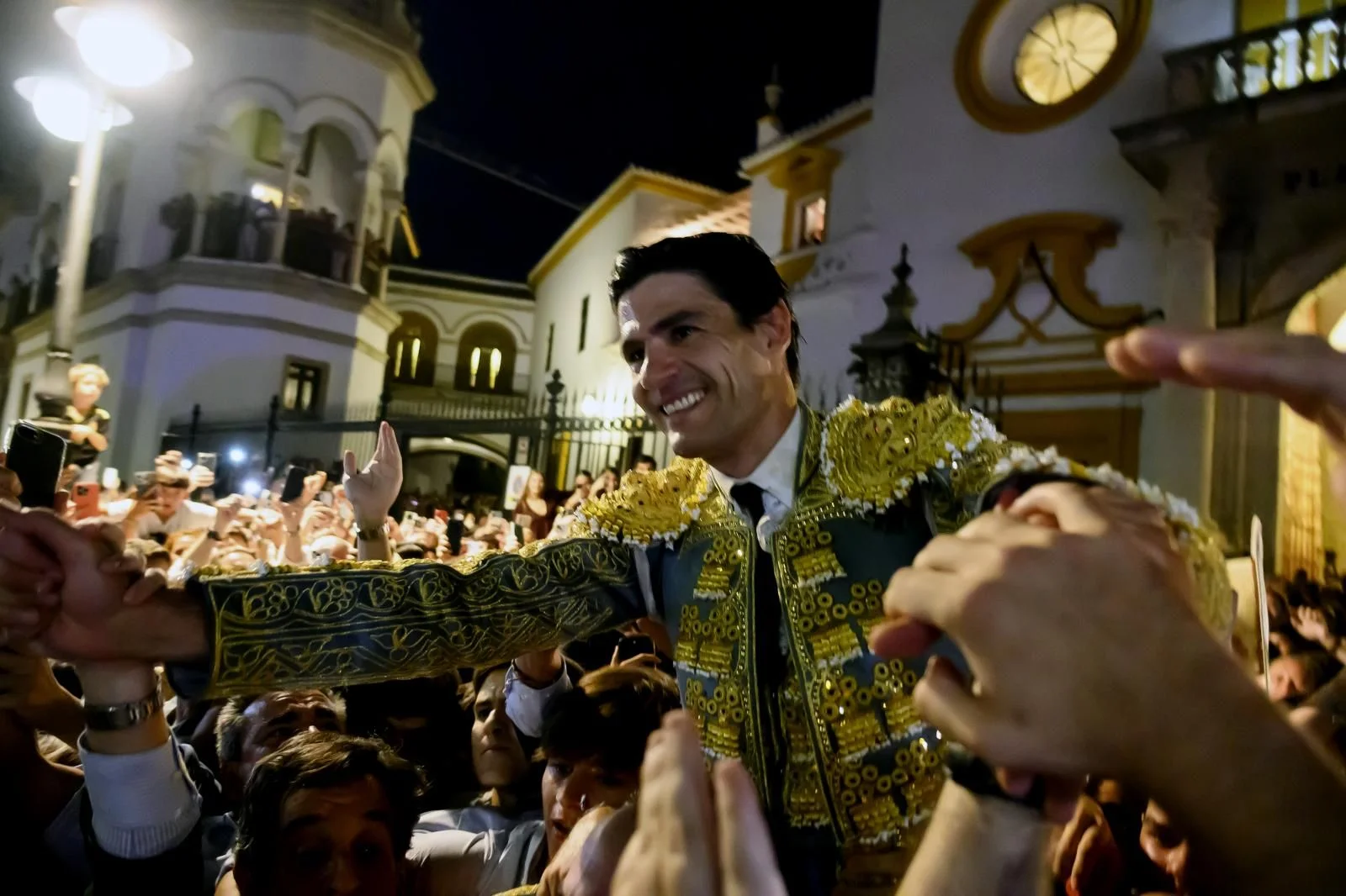 Pablo Aguado, por la Puerta del Príncipe