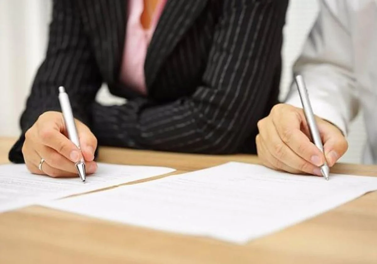 Una falsa abogada le estafa 40.000 euros con el divorcio de su mujer