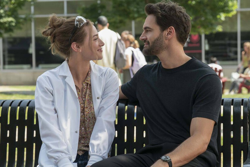 La comedia romántica de moda no es en realidad una comedia: lo que 'La hipótesis del amor' revela sobre las mujeres en la ciencia