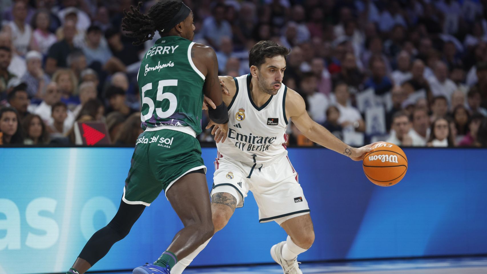 El Real Madrid comienza la reconquista de la Liga Endesa con una victoria sufrida ante Unicaja en el Movistar Arena