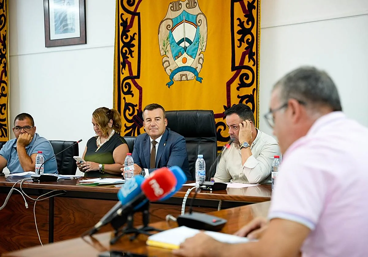 Carboneras, un gobierno en ruinas