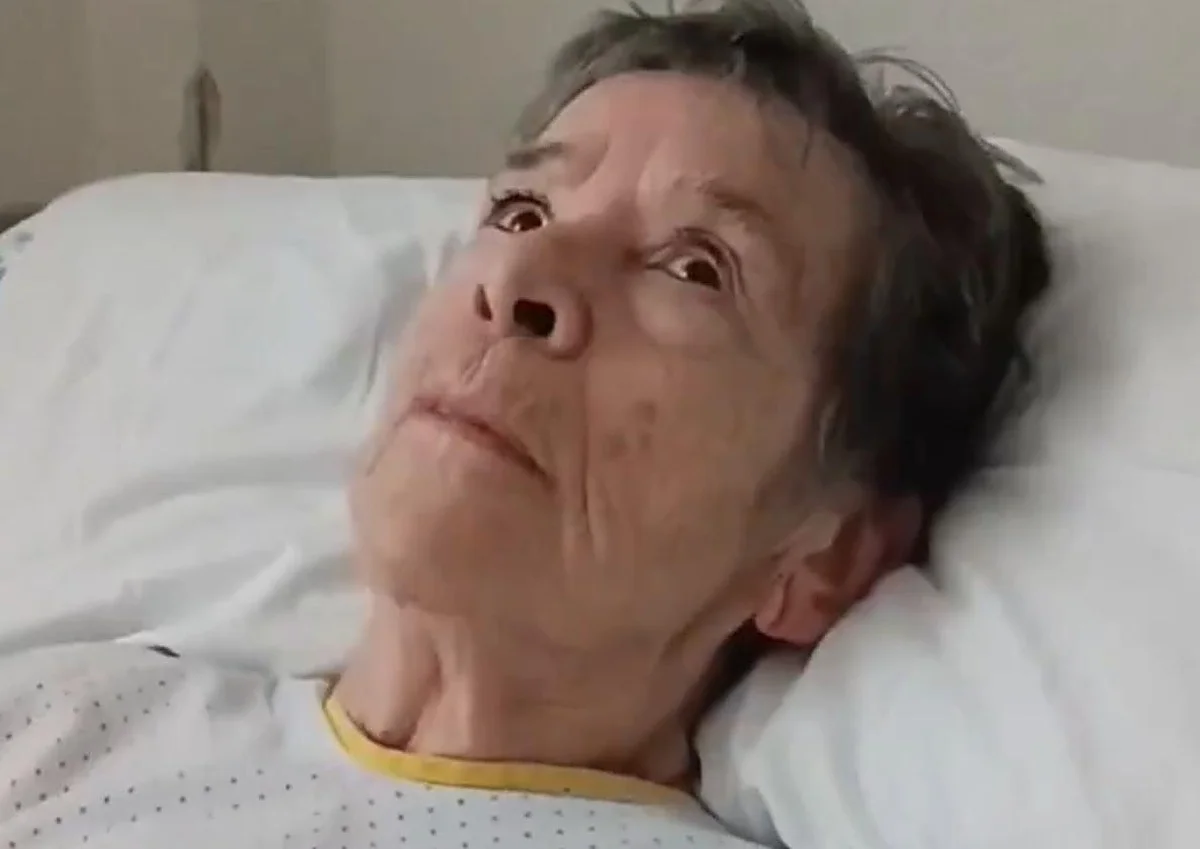 Maricarmen manda un mensaje de apoyo a los acampados de Sol: «¡Luchad! ¡Defended lo que es vuestro!»