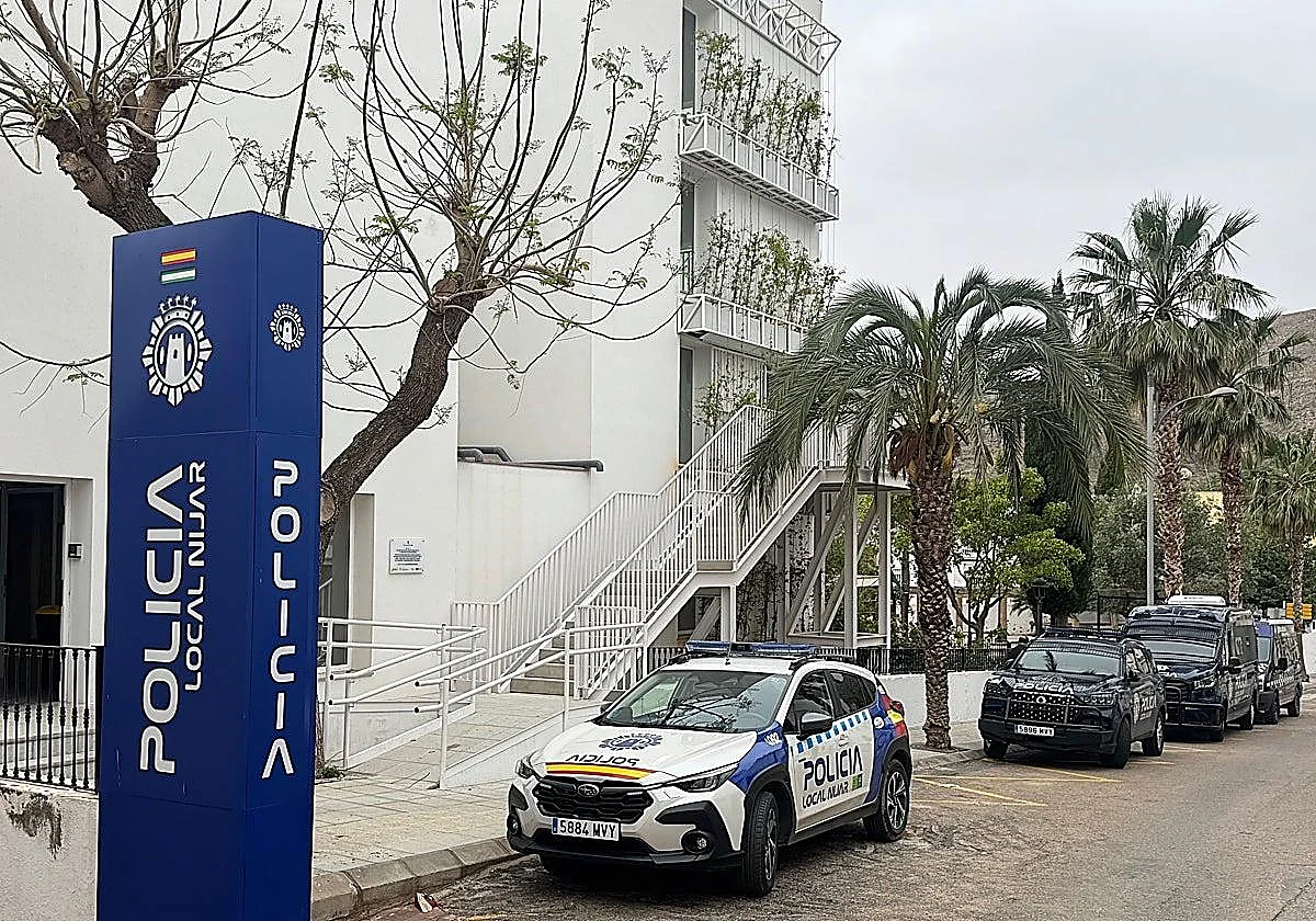 Liberan a cuatro niños que vivían hacinados en una vivienda de Níjar y detienen a su tutora legal