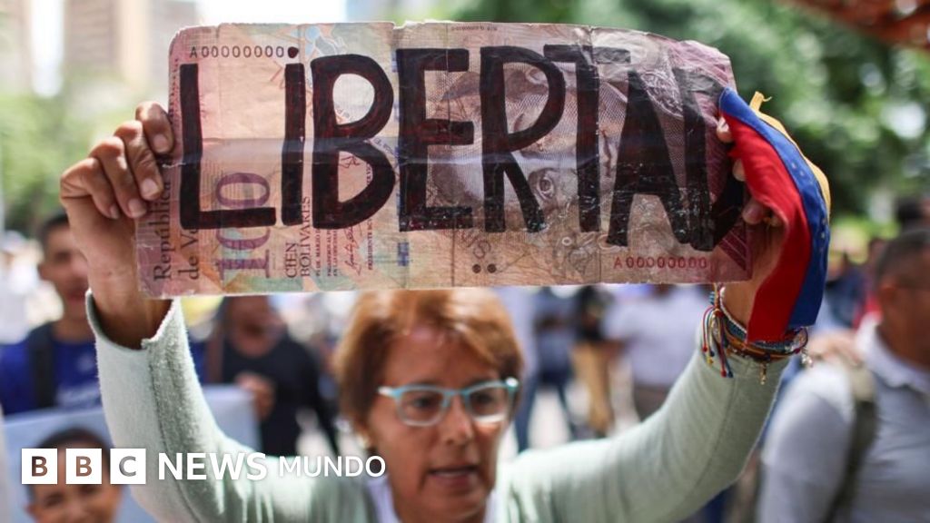 Venezuela libera a decenas de presos políticos mientras aumenta la presión para que el gobierno de Delcy Rodríguez convoque elecciones
