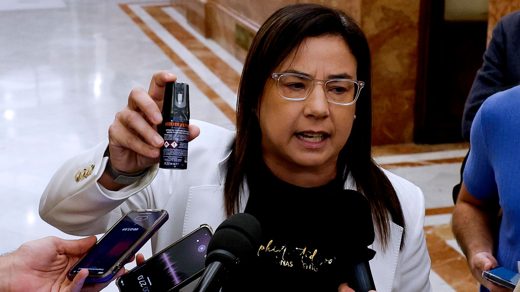Los letrados del Congreso proponen suspensión temporal de la diputada que exhibió el espray de gas pimienta
