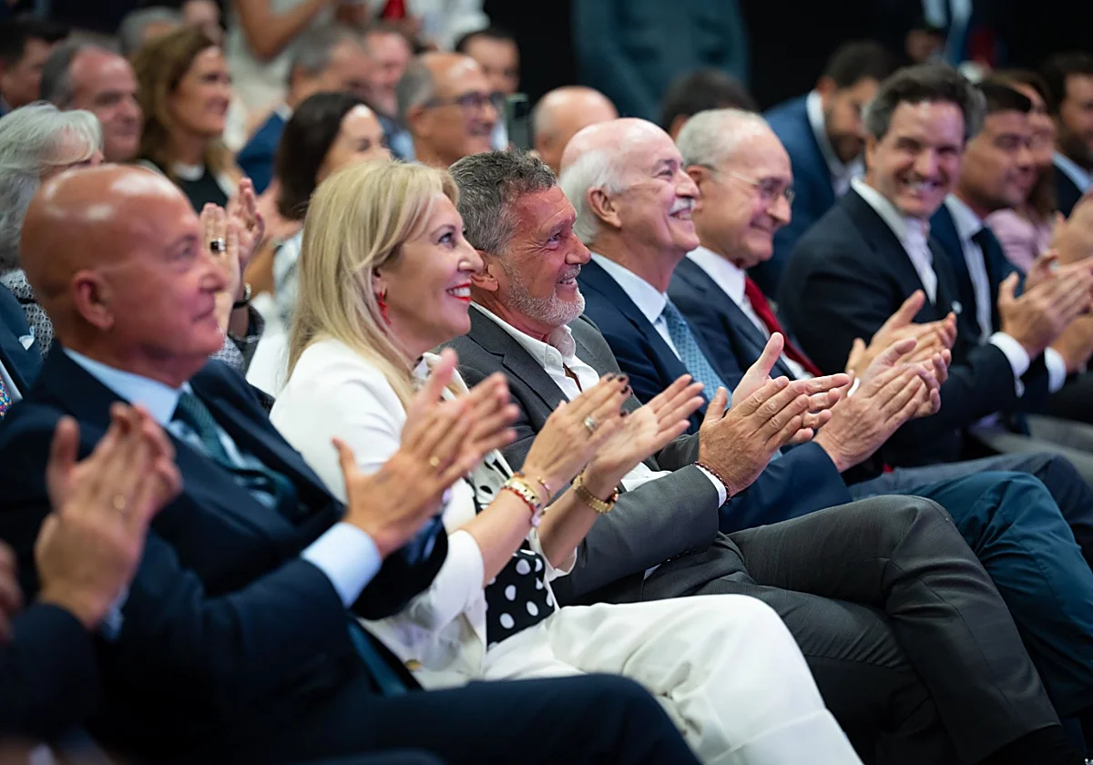 Carolina España, al alcalde de Málaga: «Querido Paco, te he visto la voz estupenda»