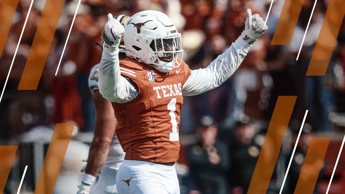 Texas EDGE Colin Simmons delivers career-best pass-rushing performance against Tennessee