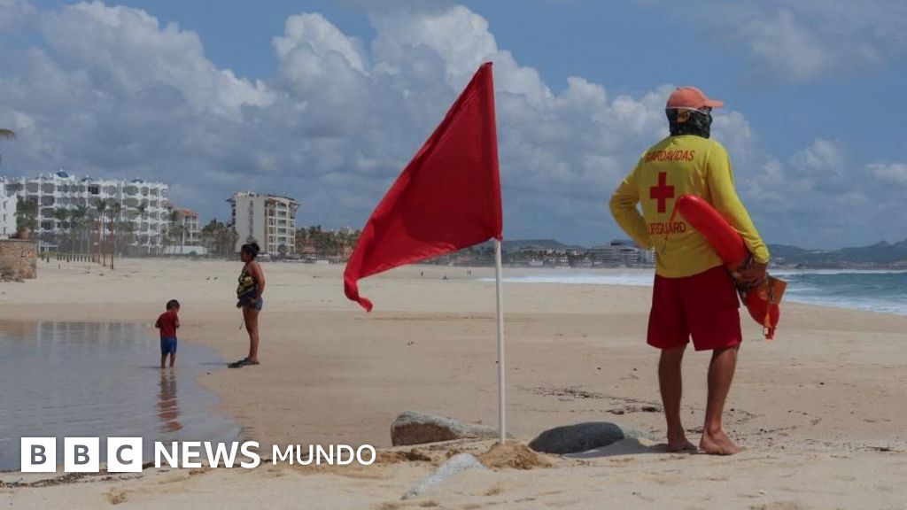 Alerta en la costa del Pacífico de México ante la llegada del huracán Polo a la península de Baja California
