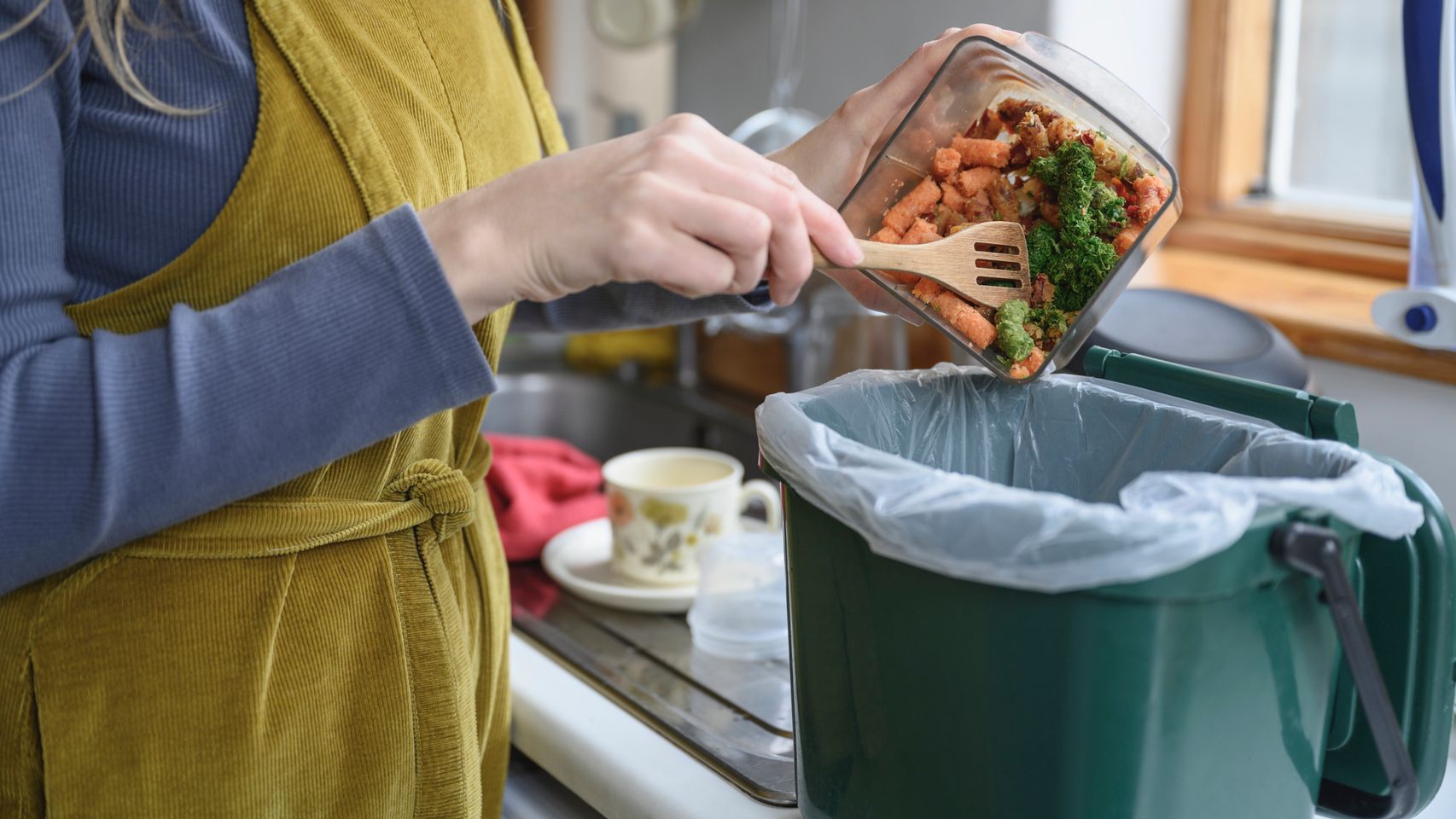 España reduce el desperdicio alimentario, pero todavía tira 1.129 M de kilos de comida al año: "La batalla se gana en casa"