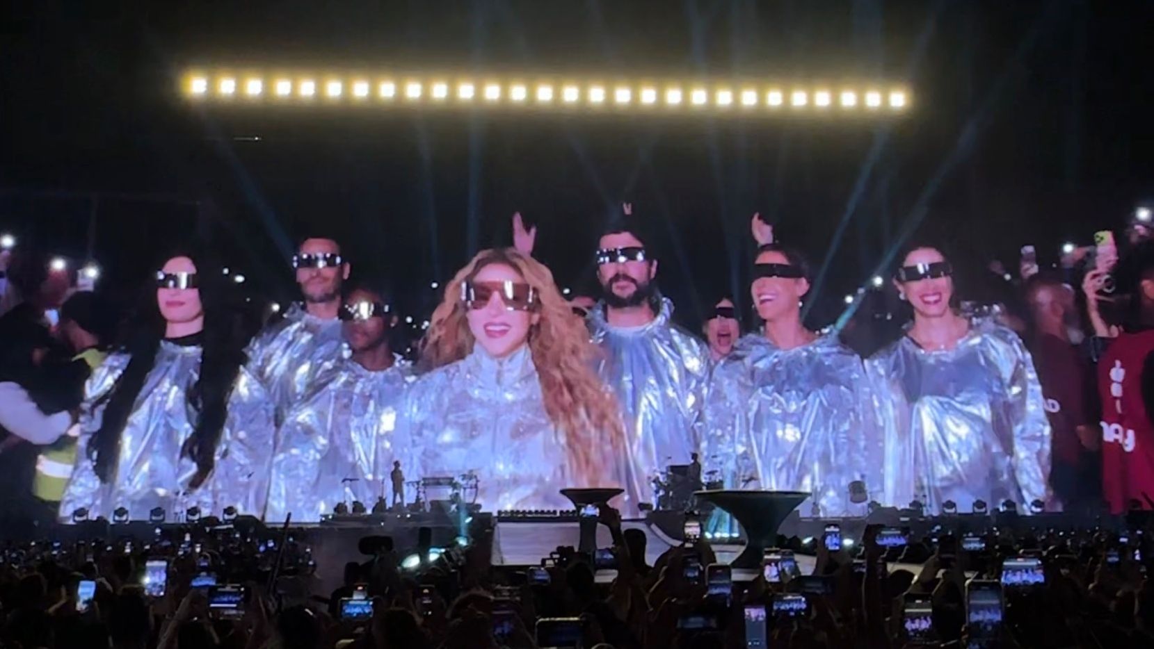 Caminé con Shakira ante 55.000 personas y estoy en shock: así me infiltré entre sus 'walkers' en su show de Madrid