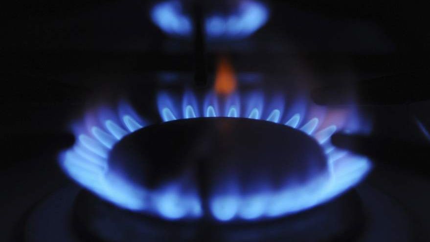 El Gobierno propone 'topar' la tarifa regulada del gas y el precio de la bombona de butano