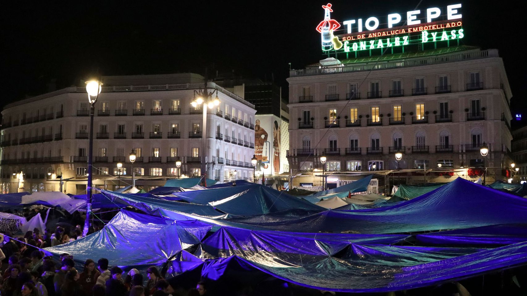 Ayuso envía un requerimiento a Delegación del Gobierno para que desaloje la acampada de Sol en 48 horas como máximo