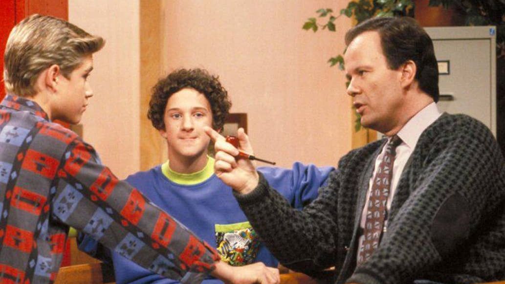 Dennis Haskins, director del instituto de 'Salvados por la campana', muere a los 75 años