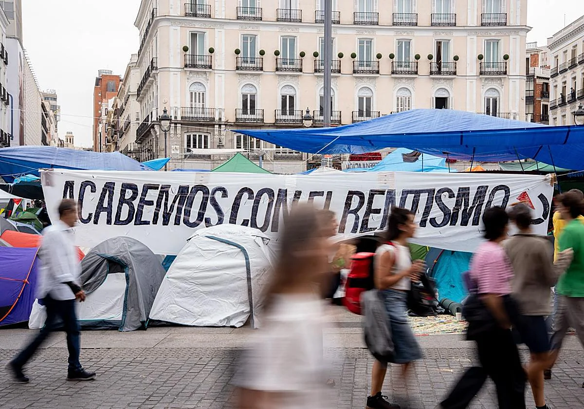 La Comunidad de Madrid urge a la Delegación del Gobierno a desmantelar la acampada en la Puerta del Sol