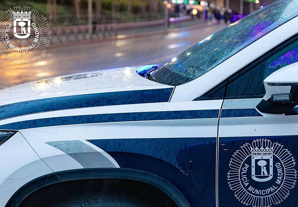 Detenido con una careta de 'La Casa de Papel' y un machete circulando en patinete por Madrid